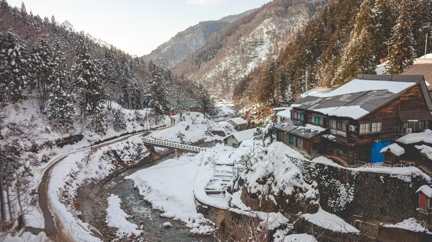 7 Dreamy Kashmir Spots for a Snowy Escape 